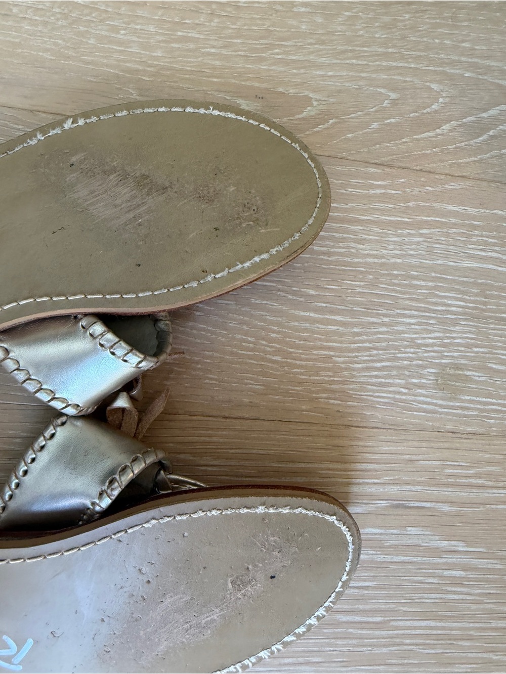 Jack Rogers Adeline Gold Whipstitched Leather Bow Thong Flat Sandals Size 7M - Picture 5 of 7